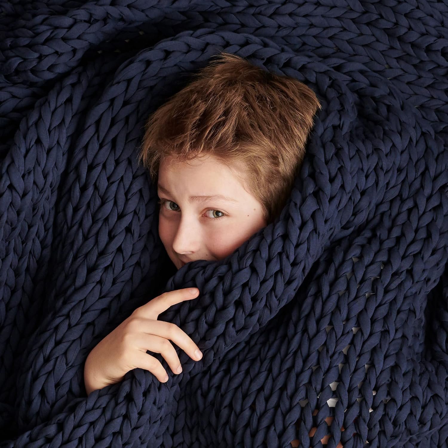 Bearaby Hand-Knit Kids Weighted Blanket – Chunky Knit Blanket – Sustainable, Breathable, and Calming – Machine Washable for Easy Maintenance (Midnight Blue, 5 lbs)