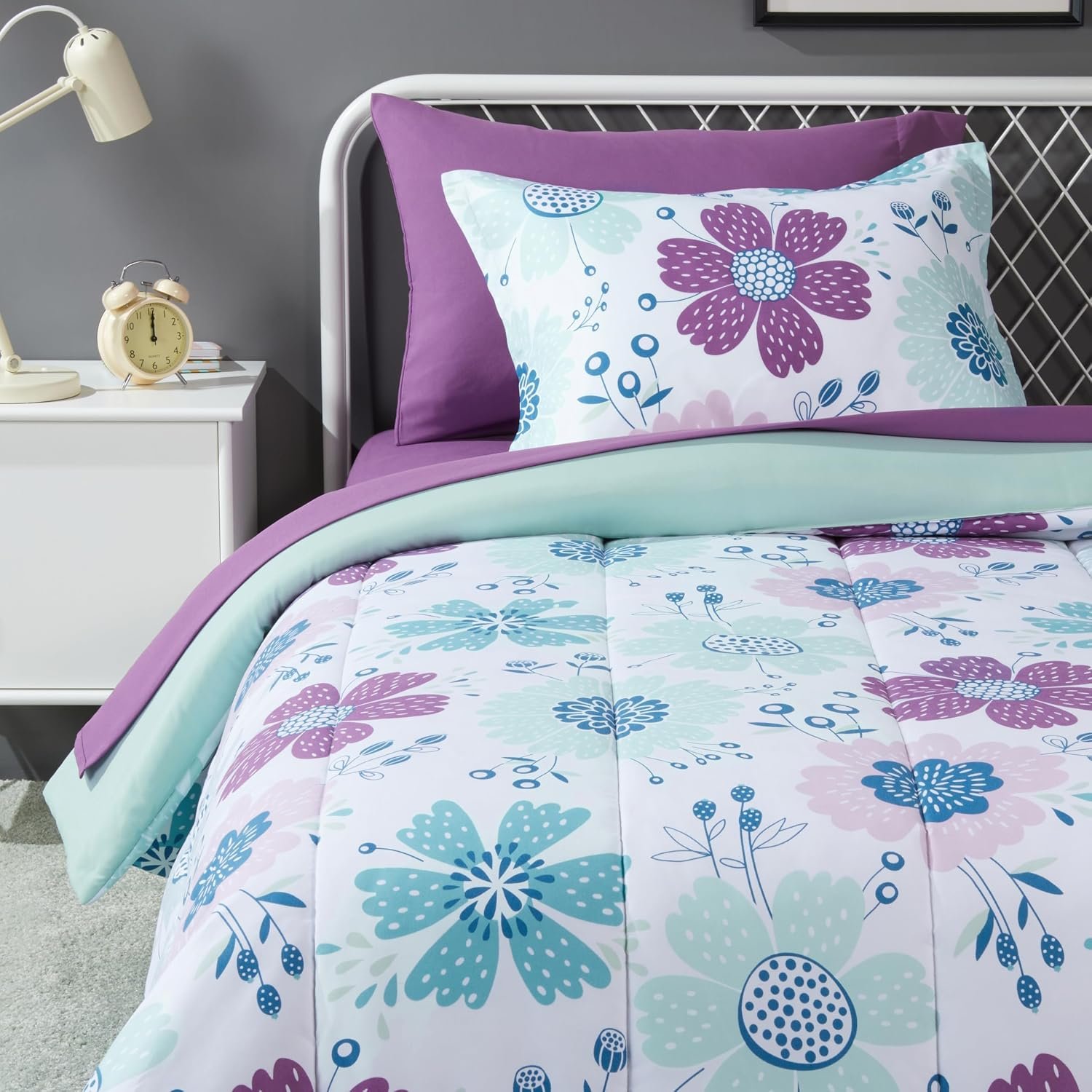 Amazon Basics 5-Piece Soft, Easy-Wash Microfiber Kid’s Bed-in-a-Bag Bedding Set with Sheet and Comforter, Twin, Bluish Flowers