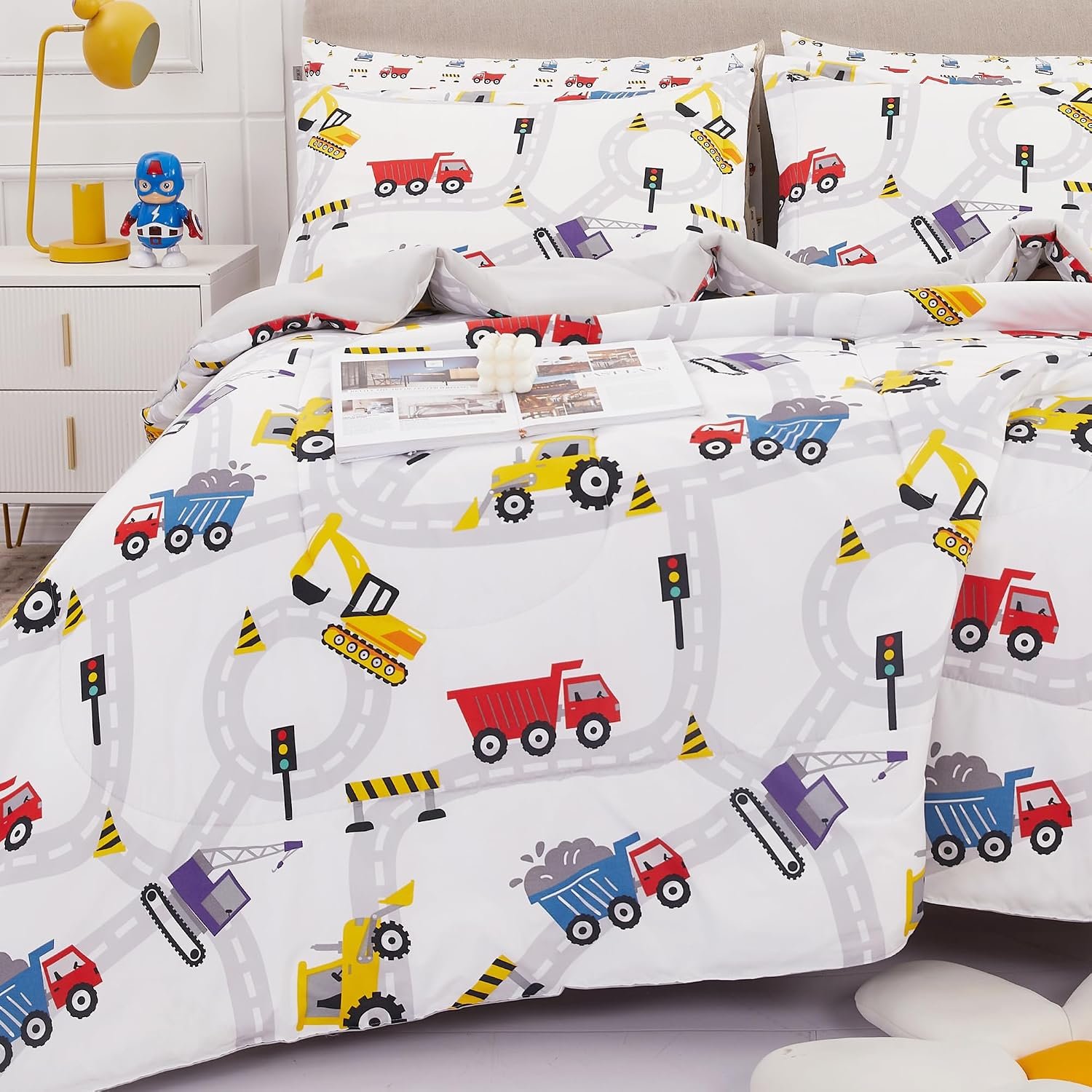 Viviland Kids Twin Bedding Sets, Boys Comforter, White Car | Comforter Set with Sheets, Bed in a Bag, 5 Pieces, Soft Microfiber, with Corner Straps, Deep Pocket